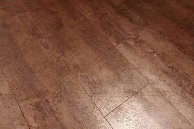なかなか落ちないフローリングの汚れをキレイにするには?
